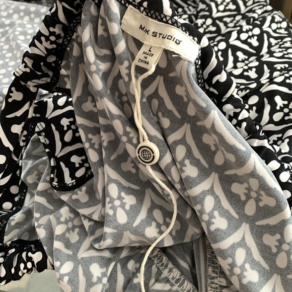 Max Studio / Size Large** - Picture 8 of 8